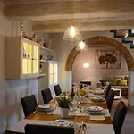 Vila Torre La Ripa 8, Emma Cortona